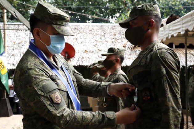 Army-honors-51-soldiers-in-Guihulngan-clash-630x420