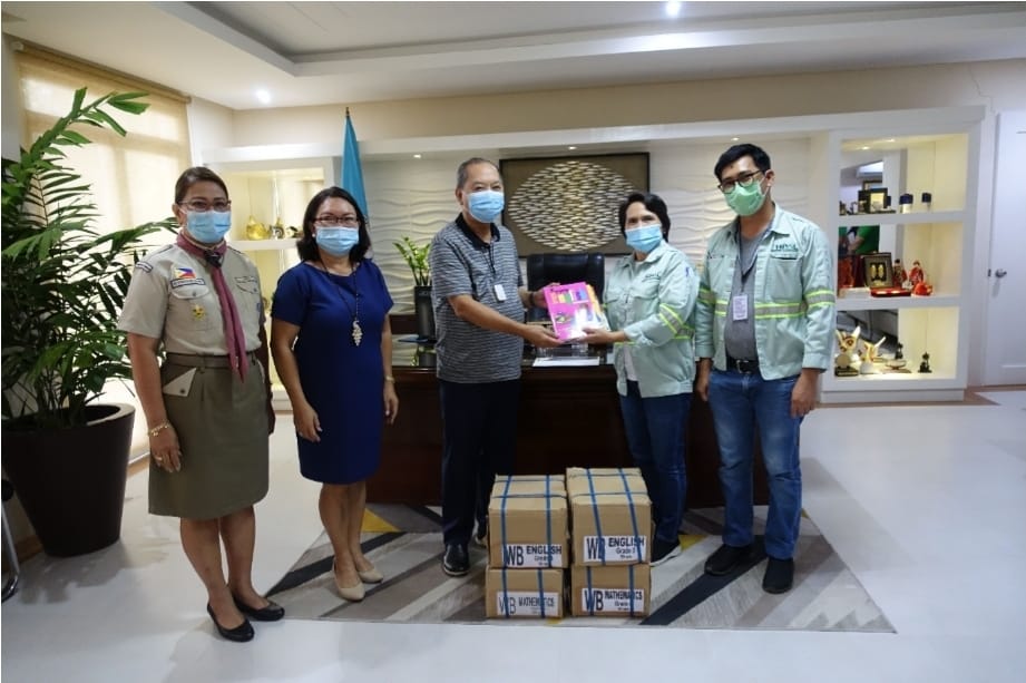 Sept 20 DXKS news-THPAL turn-overs 7, 200 workbooks to Surigao del Norte public schools