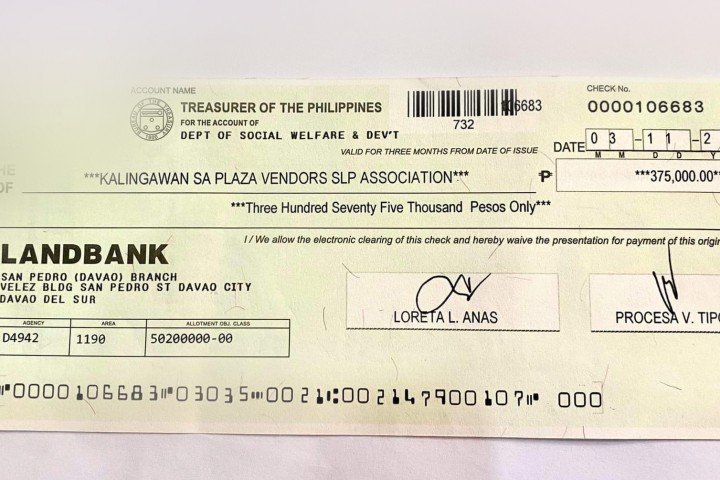25 vendors receive P375,000 financial assistance