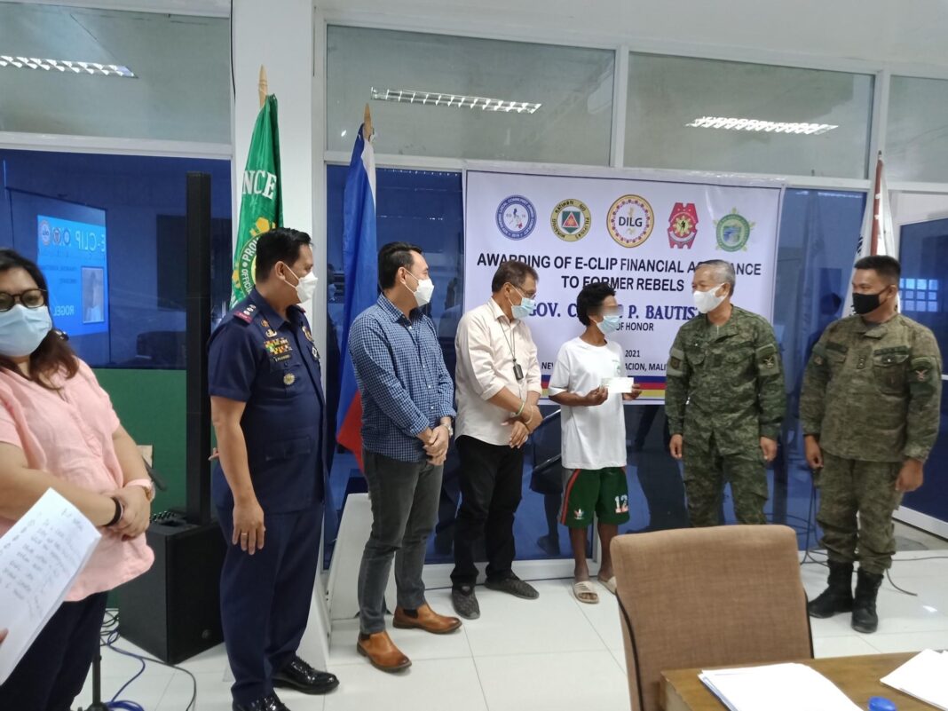 DILG-Davao Occidental Extends E-Clip Financial Assistance To 8 FRs