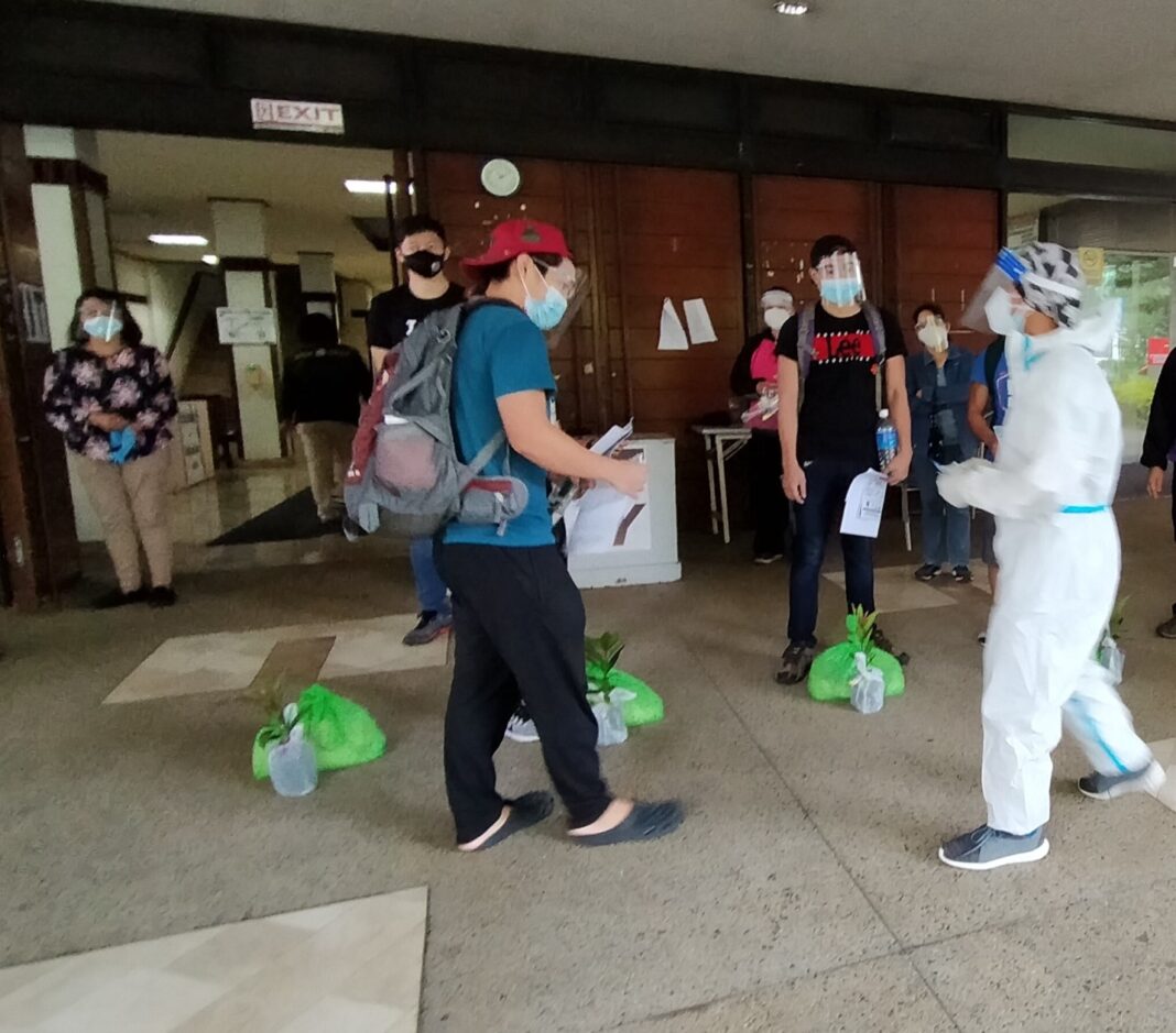 Philhealth Members Told To File Complaints