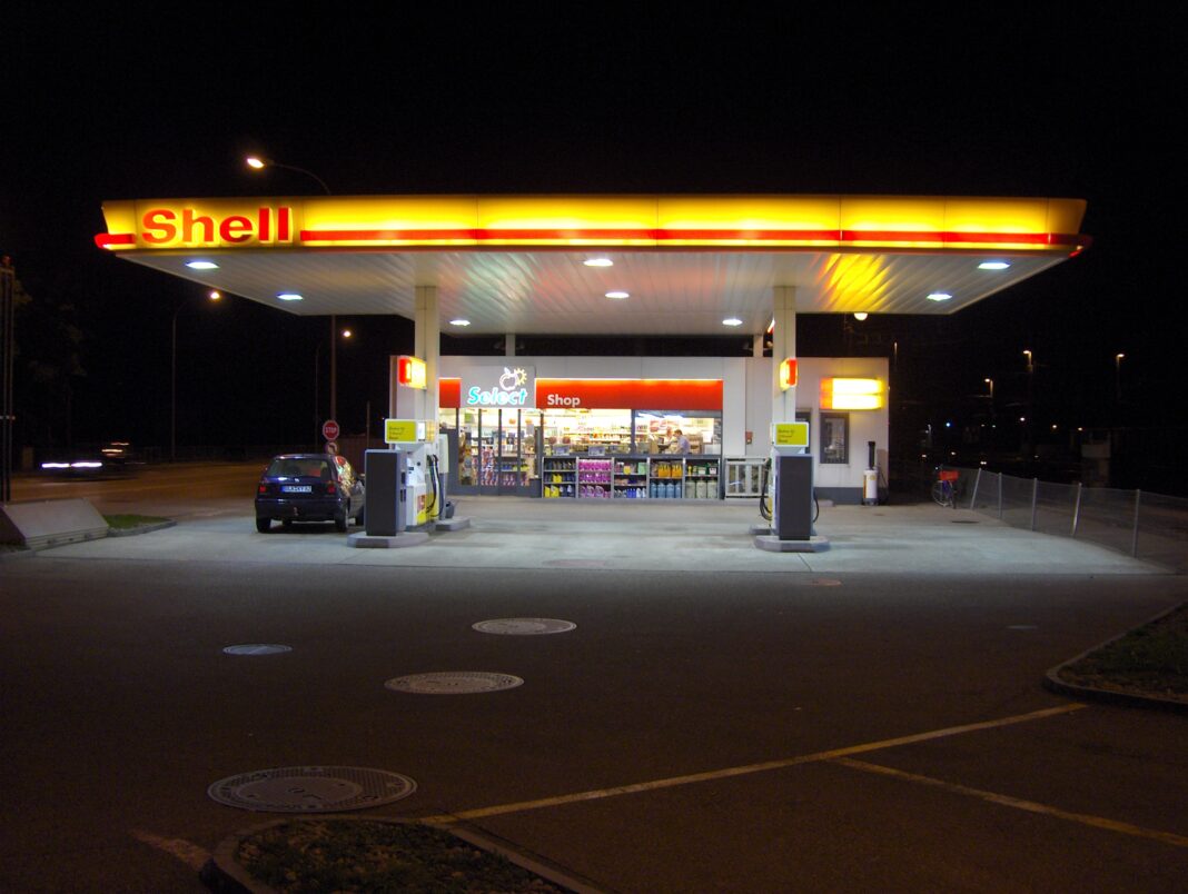 Oil companies hike gas, diesel pump prices; kerosene at ₧0