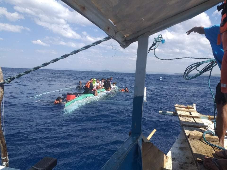 july 30 DXKS news-PCG IN SURIGAO DEL NORTE PROMPTLY RESPONDS AND SUCCESSFULLY RESCUES 26 PASSENGERS AND 3 CREW MEMBERS FROM A CAPSIZING INCIDENT4