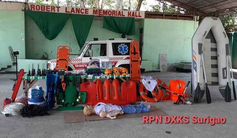 Abante Surigao Search And Rescue Team Kon Assert Nakadawat Nan Mga Kagamitan Gikan Sa Magsuong Barbers