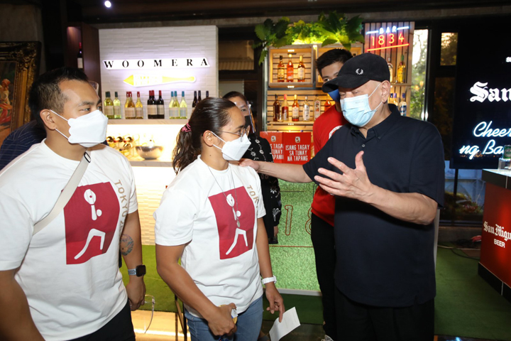 RSA hands Diaz P10 million check