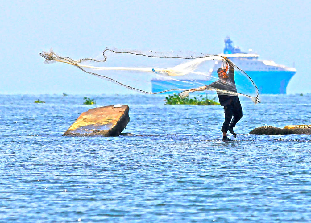 Group to LGUs: ‘Defy’ fish cage demolition order in Manila Bay