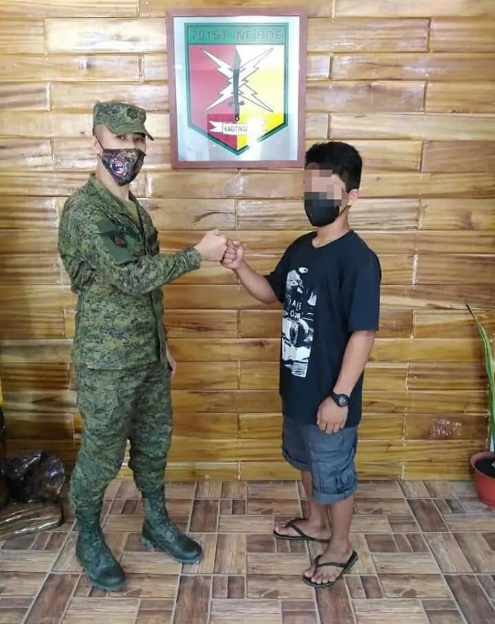 Dalawa’ng Miyembro Ng NPA Sa Davao Oriental, Sumuko