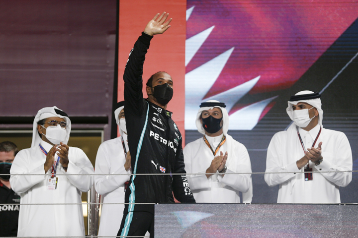 Hamilton wins in Qatar, slices into Verstappen points lead