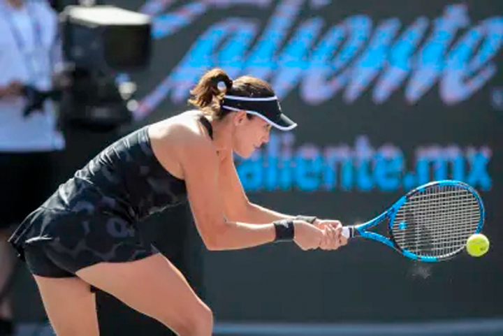 Muguruza beats Kontaveit in 2 sets to win WTA Finals title