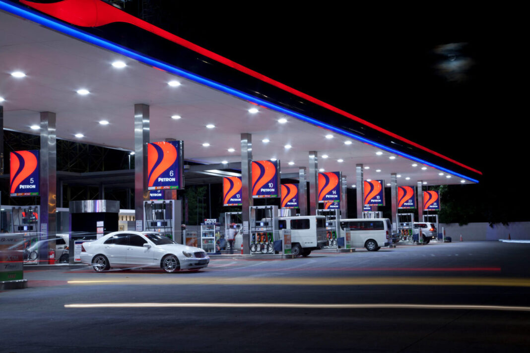Petron income hits ₧4