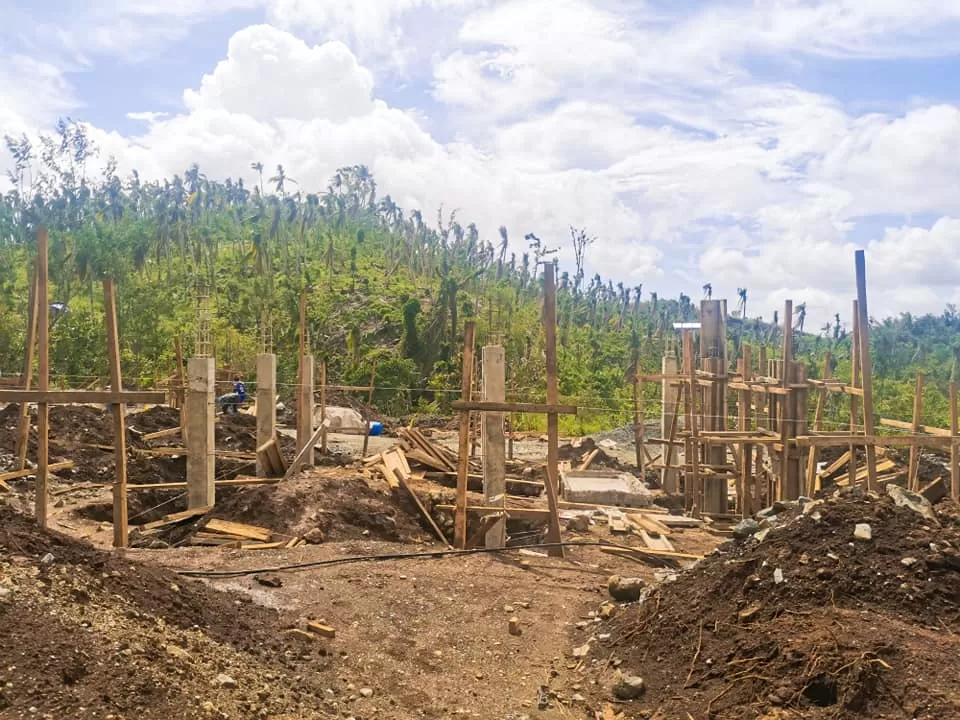 April 10 DXKS news-UNANG LIMA KA QUADRUPLEX UNIT SA ANGAT BUHAY SA KALIKASANG BUHAY VILLAGE NATUKOD NA UG GITAKDANG MAHUMAN SA