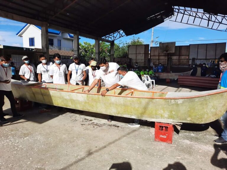 Surigao: Mayor Estong Matugas tagtuman an saad na tabangan an mga mangingisda