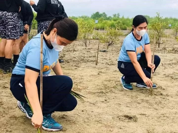 police-mangrove planting1