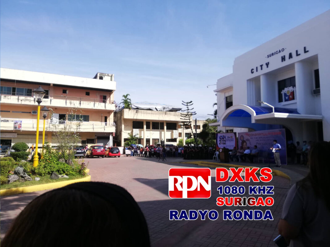 july 3 DXKS news-Batang Surigaonon City Mayor Paul Dumlao leds the kick off flag raising (1)