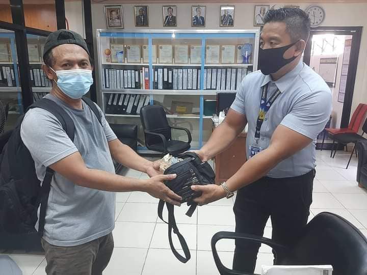 july 7 DXKS news- Security Screener sa Philippine Ports Authority (PPA) Surigao City nakakita og 200k pesos 1