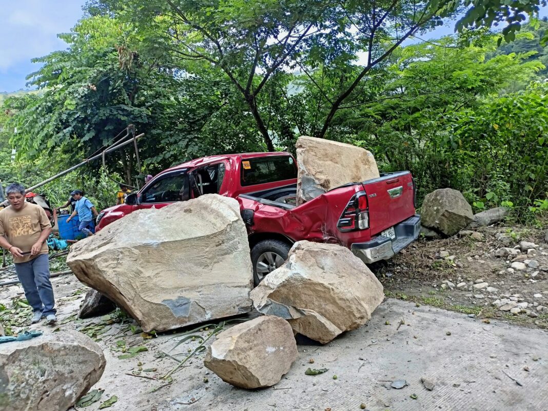 landslide-road clearing-Benguet