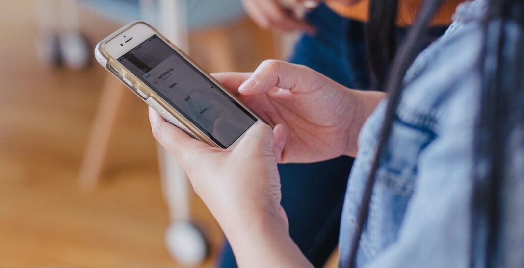 cellphone use-forbid-school