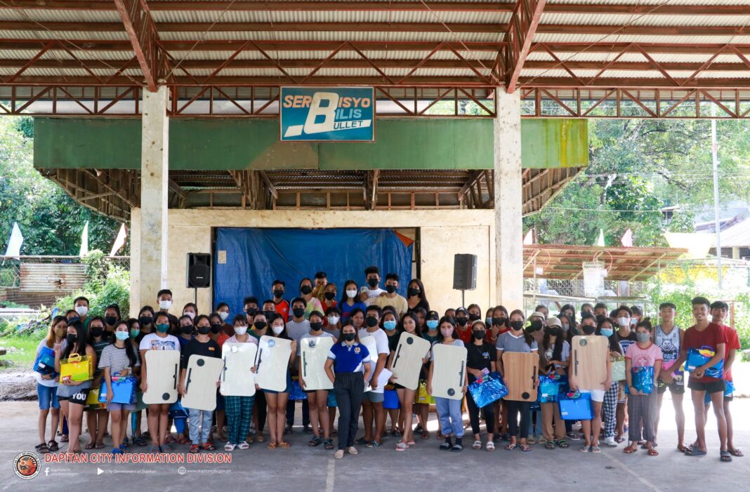 SK-students-school supplies-Ilaya