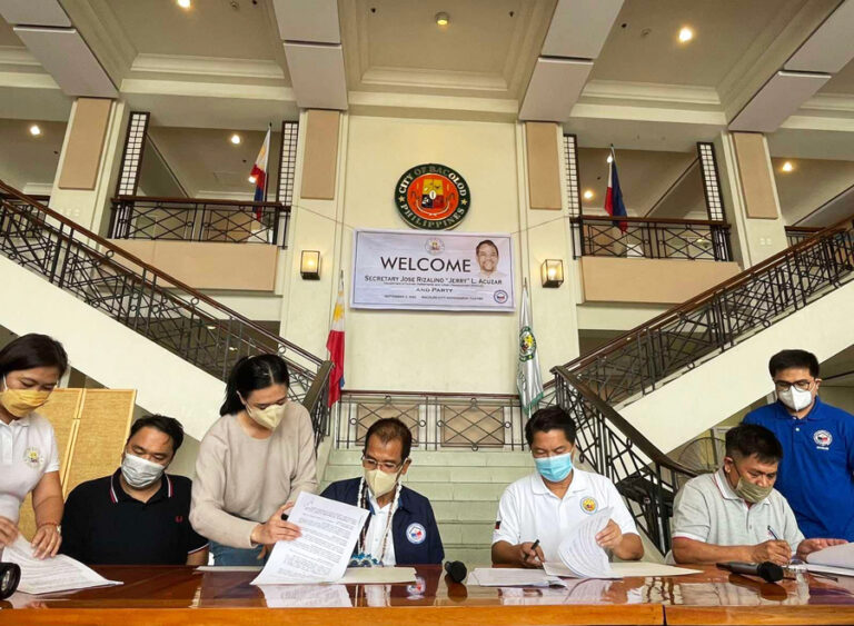Bacolod: DHSUDD, Bacolod sign MOU to build 10K homes