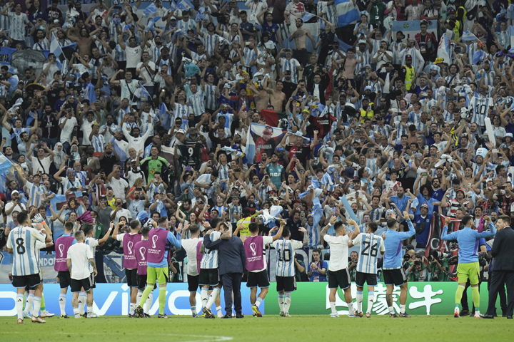 88,966 spectators—biggest World Cup crowd in 28 years sees Messi play