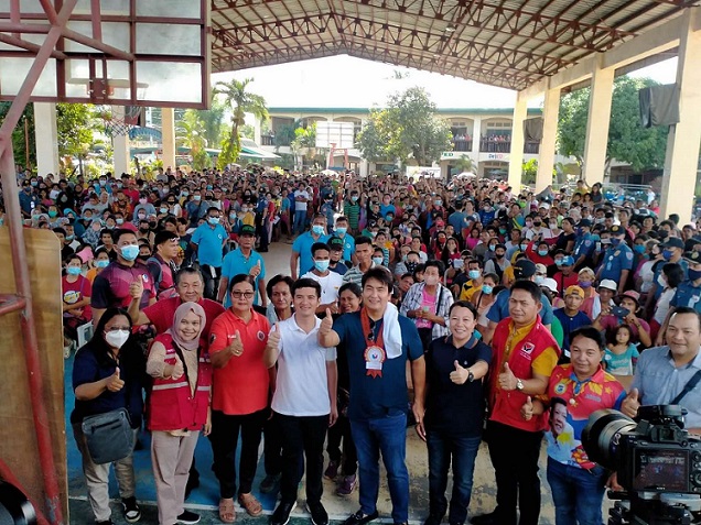 Sen. Revilla-donates-floods victims Zambo city