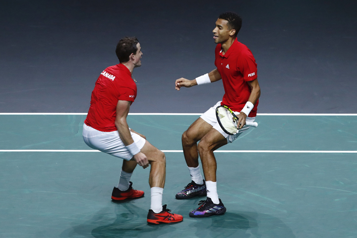 Auger-Aliassime leads Canada past Italy into Davis Cup final vs Australia