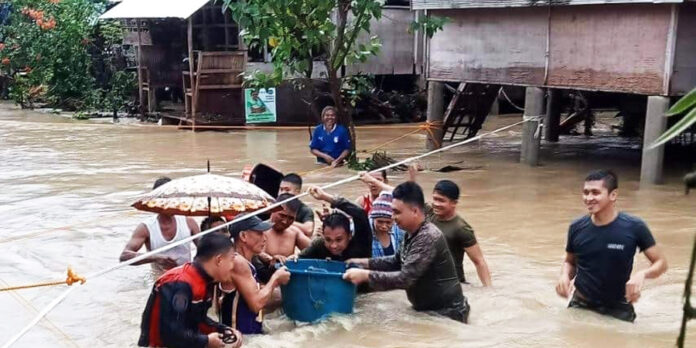 people in paeng floods
