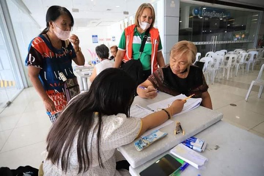 Mga senior citizens sa dakbayan sa Mandaue nakadawat og Social Pension