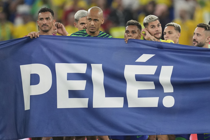 Doctors say Pelé’s health improving, remains in hospital