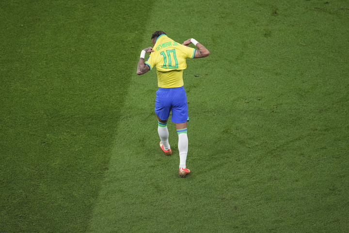 Neymar lookalike causes double takes at World Cup in Qatar