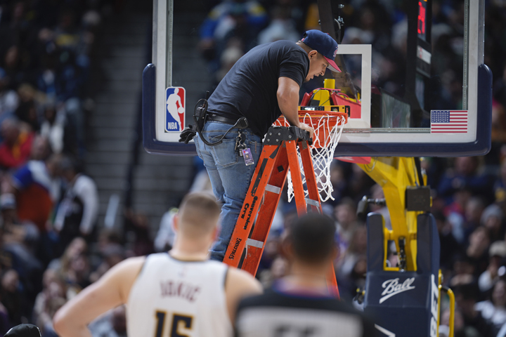 Big dunk leaves rim crooked, delays Celtics-Nuggets game