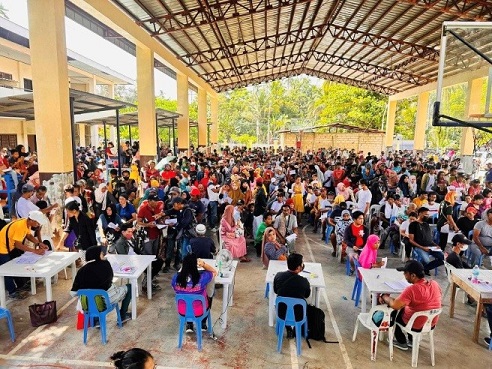 Flood-hit farmers receive cash aid