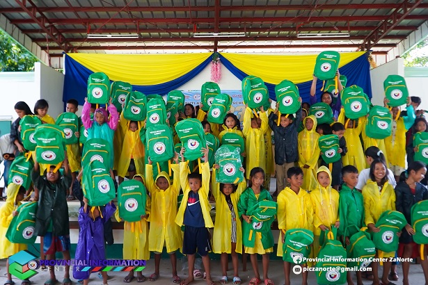 Guimputlan Integrated School given school supplies