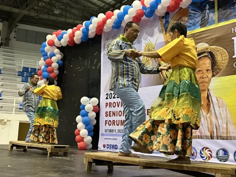 Dipolog: Senior Citizen sa Kalawit, first place sa Folk Dance Contest