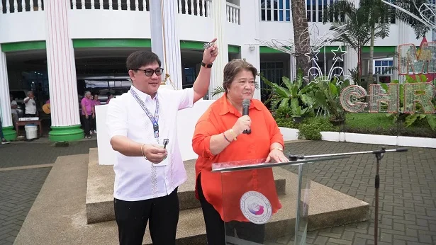 Gov. Nene Jalosjos grants bonus for capitol workers