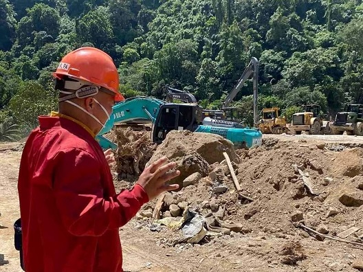 interfaith prayer perform by religious leaders for landslide victims