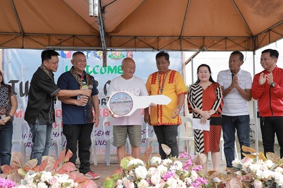 Kapin 200 ka mga balay sa lumad sa Tagum City, giturn-over