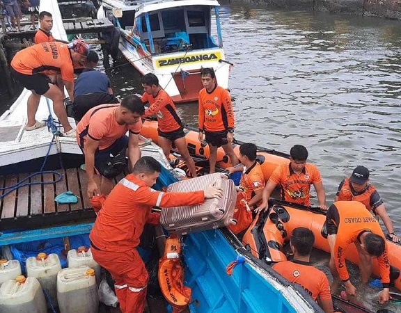 PCG ta salva con 19 tripulantes de barco de pasajero y carga