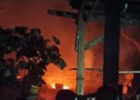 2 irido, 17 casas uput na incendio