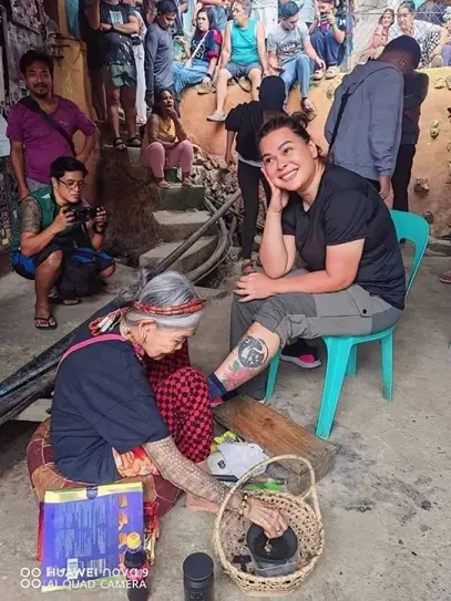 Pagpa-tattoo ni Vice Presidente Sara Duterte kay Apo Whang-Od, trending online