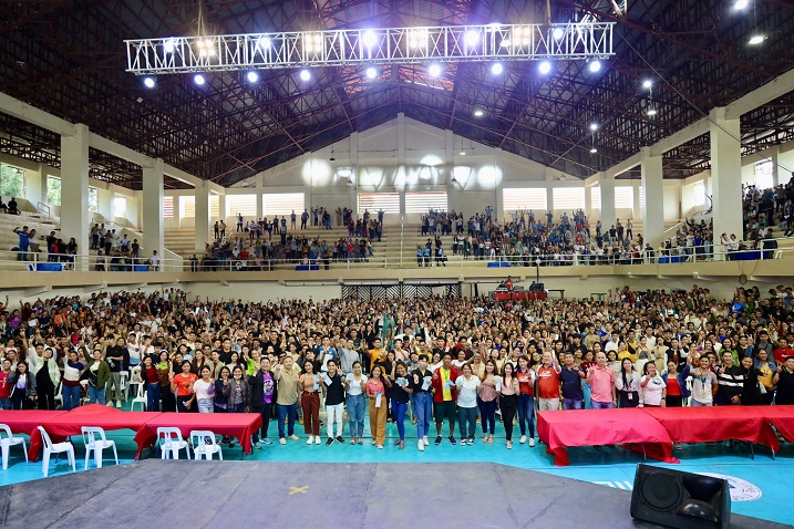 1,989 ka estudyante sa JHCSC nakadawat og P10,000 Educational Assistance gikan sa Provincial Government