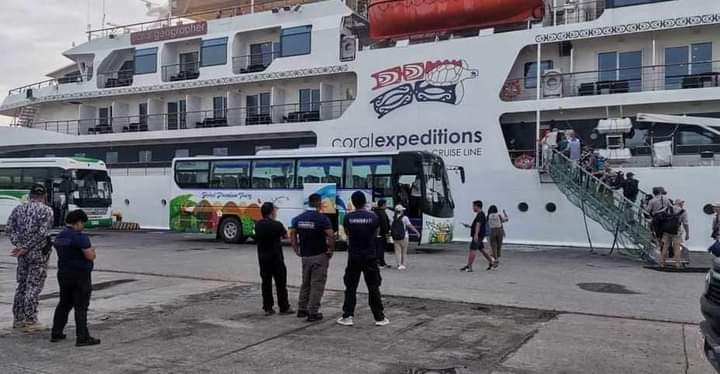 Australian ship docks in Bohol