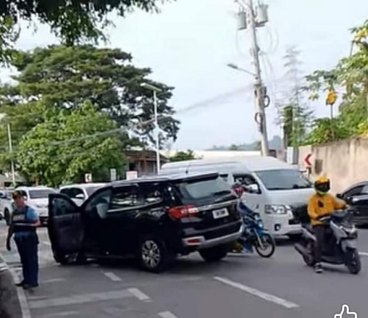 Bangga sa SUV ug motor sa Maa road, 1 samdan
