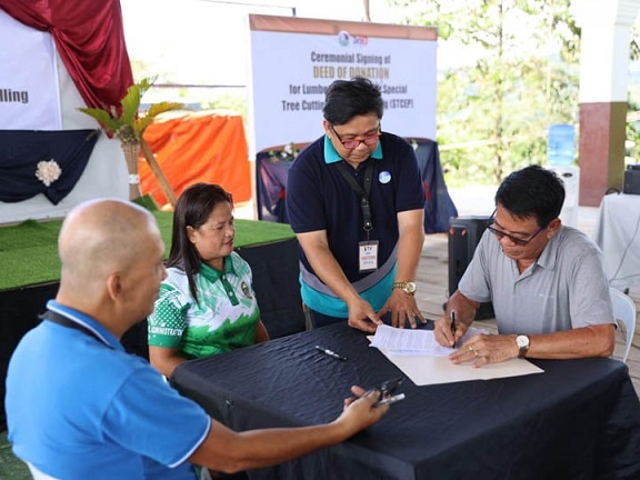 DENR-Zamboanga Peninsula ya dona maderas con 4 escuelas