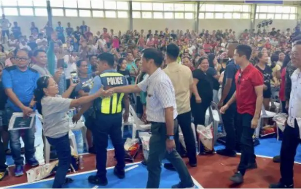 DSWD gives relief aid to Pagudpud typhoon hit families