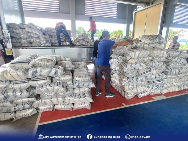 Federation of Filipino-Chinese Chamber of Commerce donates 1,500 sacks of rice to Iriga city