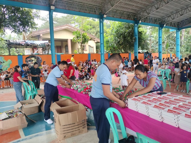 Katutubo children in Iriga city receive holiday gifts through community effort