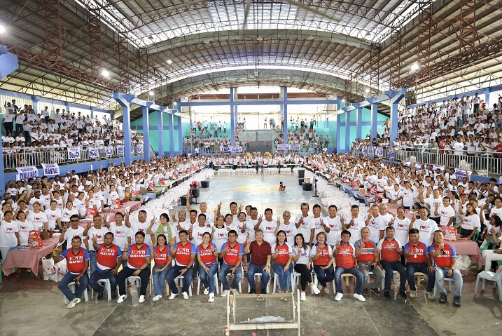 Team Yu gisugdan ang Holiday Gift-Giving Tradition sa Bayog, Zamboanga del Sur