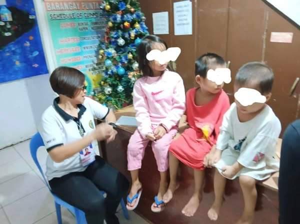 Upat ka mga bata nga gi-padlock sulod sa 24 oras didto sa dakbayan sa Lapu-Lapu giatiman sa kagamhanan