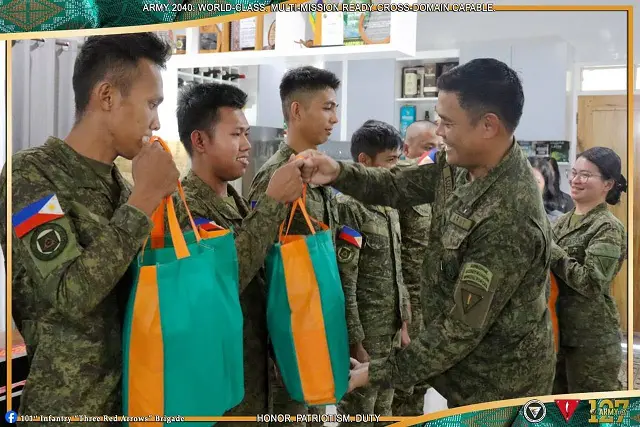 101Bde ya distribui regalo con mga milicianos